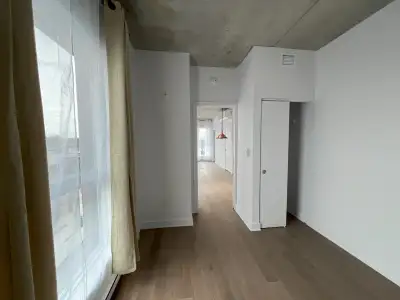 Superbe Condo 4 1/2 neuf, a 5 minutes du centre-ville (metro Frontenac), parking intérieur inclus. C...