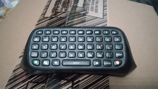 Clavier pour manette Xbox 360 Official Controller Chatpad OEM in Other in City of Montréal - Image 2