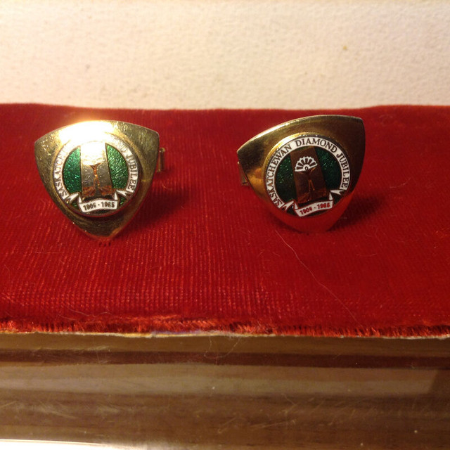 VTG CUFFLINKS in Arts & Collectibles in Vancouver - Image 3