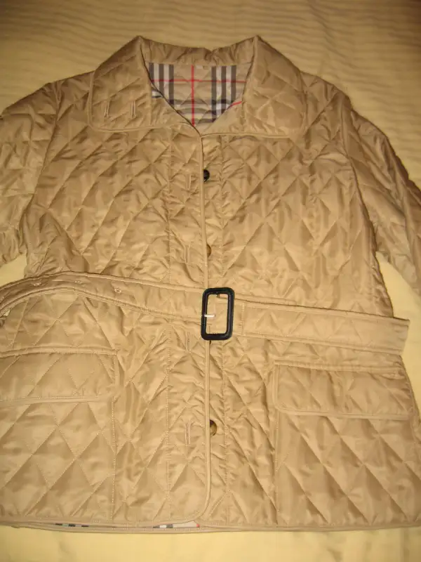Women's Burberry Quilted Jacket in Women's - Tops & Outerwear in City of Toronto - Image 5