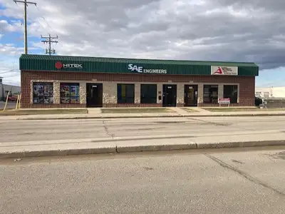 Polo Park Area - High Visability Commercial Space. 1601 Silver Avenue. Newer Building. Well maintain...