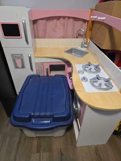 Kid Kraft play kitchen plus Large Bin of Play Food, View more