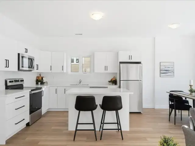 Modern Luxury  2 and 3 Bedroom Units in Long Term Rentals in Muskoka - Image 4