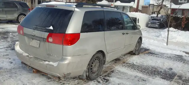 Toyota Sienna 2008 in Cars & Trucks in Laval / North Shore - Image 5