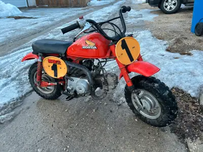 1984 Honda Z50 for sale. Runs great. Has a few dents in the hood and scuffs but overall in great sha...