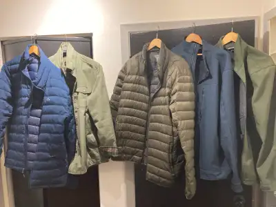 5 mens jackets. All XL. From R to L Eddie Bauer, Kirkland, unknown puffer, Realtree shaket, Paradox...