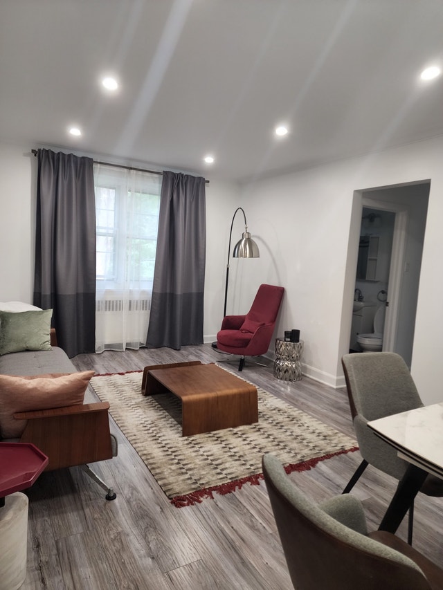 *Bel appartement d’une chambre rénové pour emménager IMMÉDIAT* — photo 1