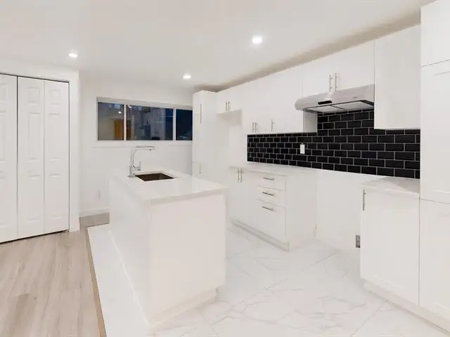 4 1/2 grand rénové in Long Term Rentals in City of Montréal - Image 4