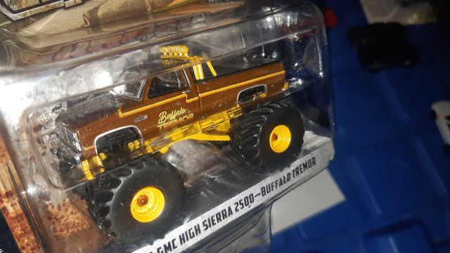 1985 GMC High Sierra 2500  Greenlight 1/64 Kings Of Crunch  in Toys & Games in Guelph - Image 3