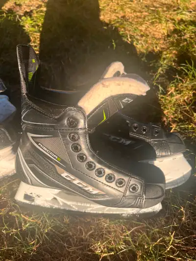 Bauer Supreme S70 size 2 Hockey Skates, View more