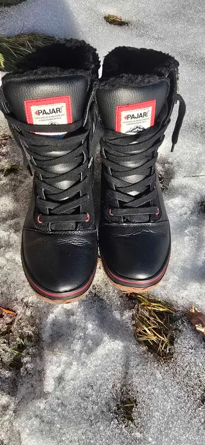 Elevate your winter wardrobe with the PAJAR Tour Men's Snow Boot. This high-performance boot feature...