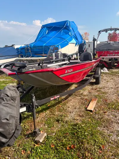 Bass Tracker XL like new 50 Mercury Helix 5 fishfinder