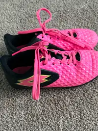 Youth girls soccer shoes $20 size 2