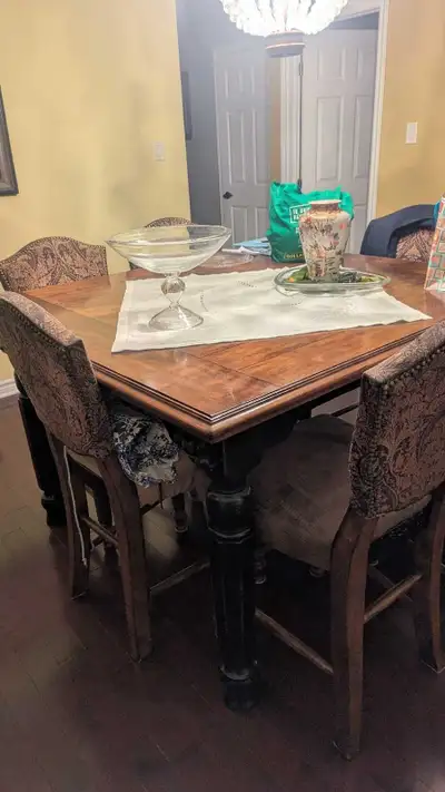 Table à manger & chaises / Dinning table & chairs, View more