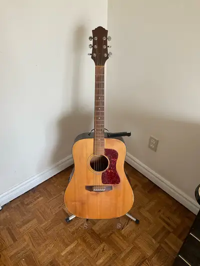 Guild D-25 NT acoustic guitar with hardshell case, View more