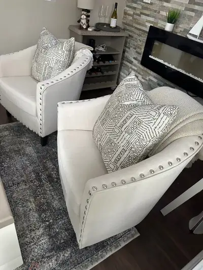 Two Accent chairs - Deux chaises, View more