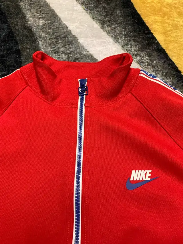 Nike Sweater Zip Up in Men's in Mississauga / Peel Region - Image 5