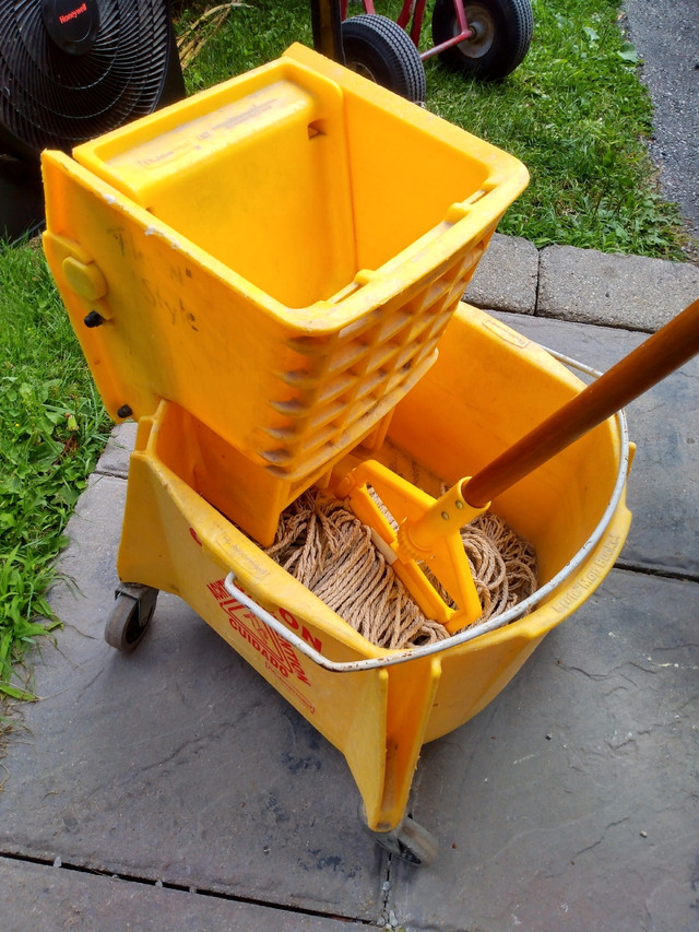 Commercial mop & bucket | Industrial Kitchen Supplies | Barrie | Kijiji