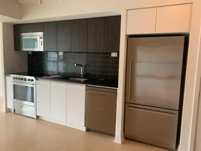 Roomy 1 + Den Located at Queens Wharf Rd (Bathurst & Fort York)