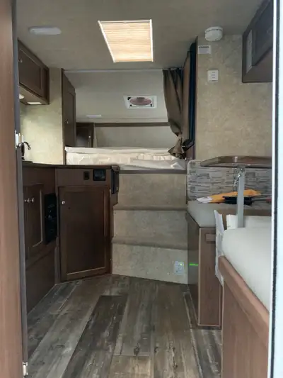 2022 Electric jacks Rear awning Like new condition Camper tie downs and chains for f350 Anyone wanna...