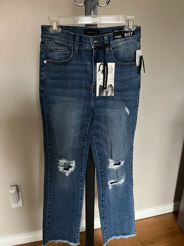 Brand New Kendall+Kylie high rise slim straight jeans in Women's - Bottoms in Barrie - Image 3