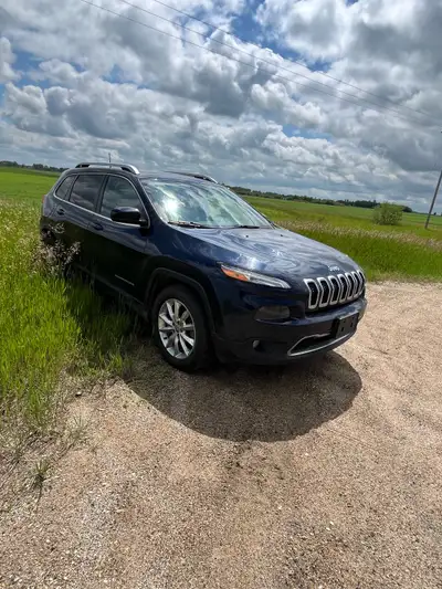 2016 Jeep Cherokee. Runs and drives great. Has never been in an accident - 238,000 km. been an excel...