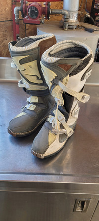 Motocross boots size 9 all buckles work $80.