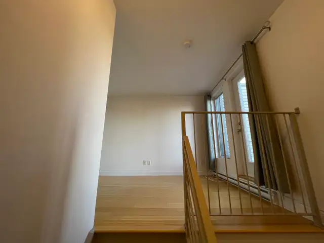 2 Floor Condo Apartment w/ Private Roof Top Terrace –MUST SEE in Long Term Rentals in City of Montréal - Image 7