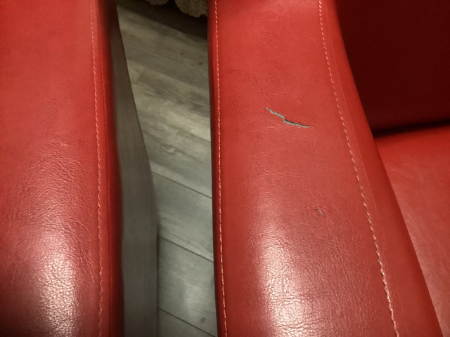 Fauteuils en cuir rouge dans Chaises, Fauteuils inclinables  à Longueuil/Rive Sud - Image 2