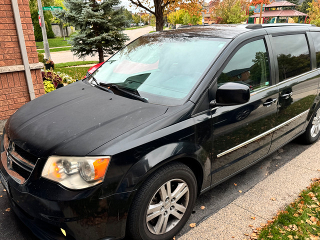 Dodge grand caravan crew 2016 in Cars & Trucks in Oakville / Halton Region - Image 3
