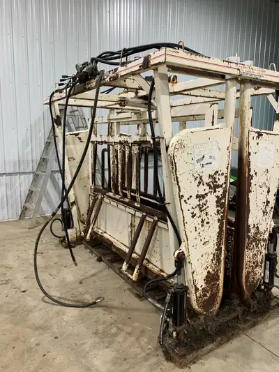 Hydrolic chute, no pump was running of portable hydraulic pump, comes with neck extension, taking re...