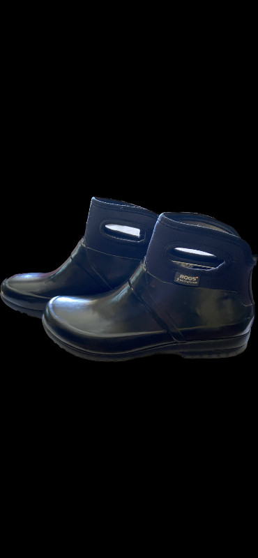 WOMEN’S BOGS SEATTLE CHUKKA BOOTS-LIKE NEW in Women's - Shoes in Moncton