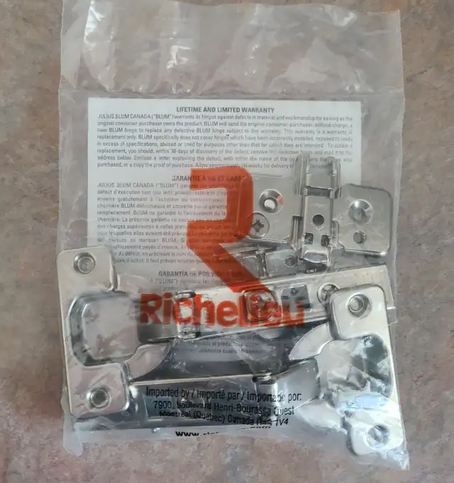 Richelieu full overlay hinge with plate in Hardware, Nails & Screws in Strathcona County - Image 2