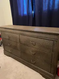 Like New Condition - Dresser/Chest of Drawers