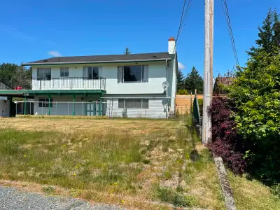 One Month FREE! * on a 12 month lease FOR RENT — 3 Bed / 1 Bath in Broomhill Renovated upper-level h...