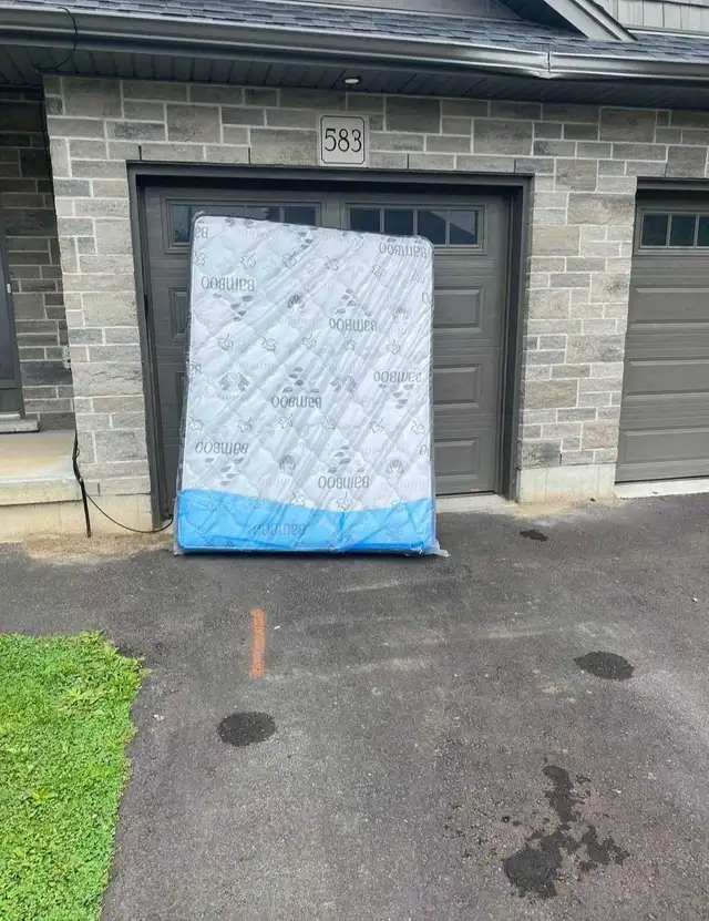 Matelas Queen à vendre  in Beds & Mattresses in Longueuil / South Shore - Image 2