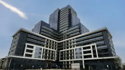 Condo in Oakville