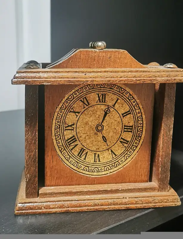 Decorative Wood And Cork Coasters In Old Clock Look Desk Decor in Home Décor & Accents in City of Toronto - Image 3