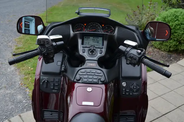 Honda Goldwing GL1800 in Touring in West Island - Image 8