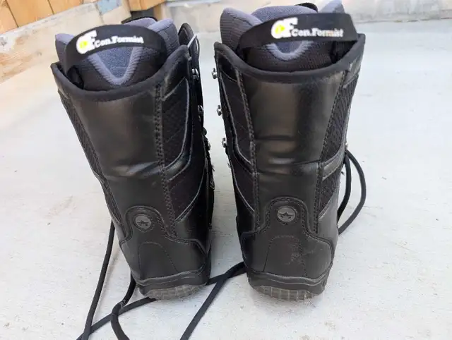 smith snowboard boot size 8 men in Snowboard in Calgary - Image 4