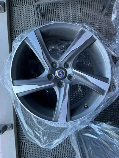 18" OEM Volvo Rims . Rims well kept, have no scrubs cracks or bends. Below is the link with the car...