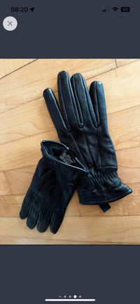 Size small ladies genuine leather motorcycle gloves 