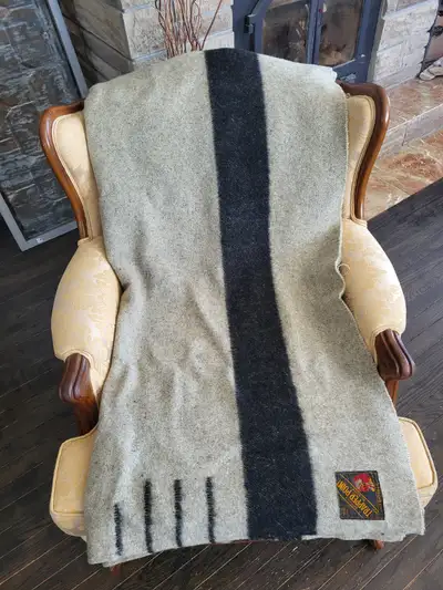VINTAGE TRAPPER POINT BLANKET, View more