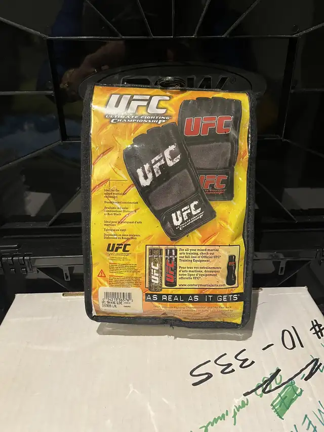 UFC Zuffa Boxing Gloves MMA Striking 12oz Black  in Exercise Equipment in Markham / York Region - Image 3