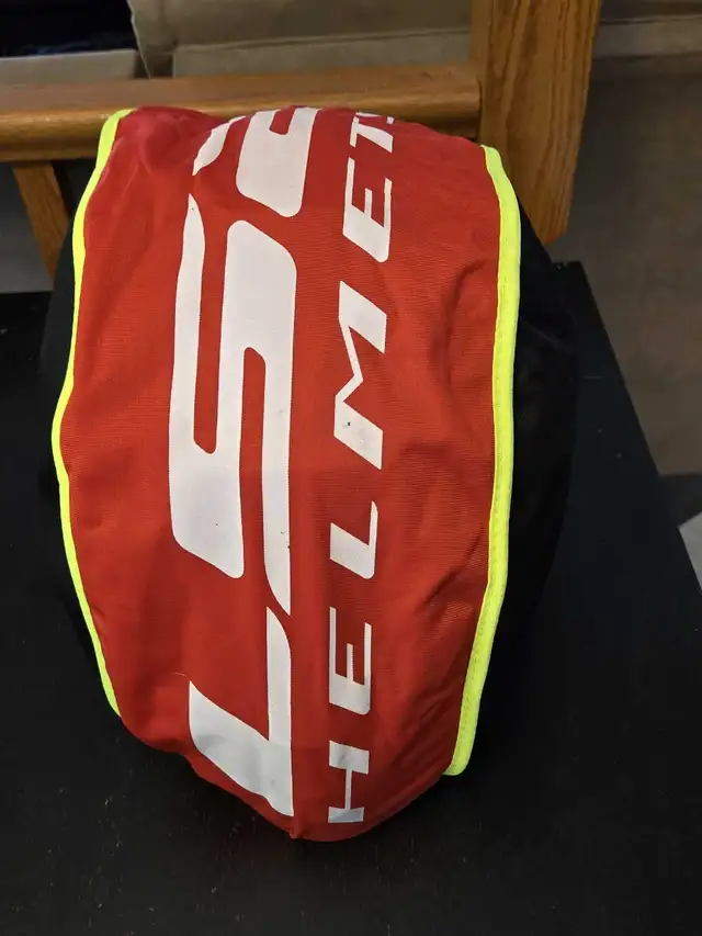 LS2 Assult XL Motorcycle Helmet in Other in Hamilton - Image 5