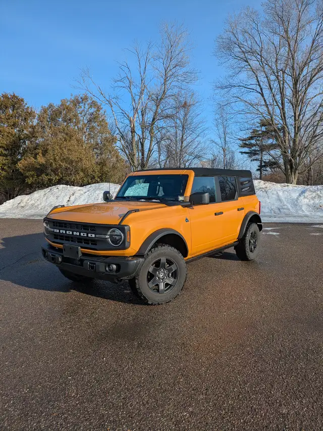 2022 Ford Bronco Black Diamond in Cars & Trucks in City of Montréal - Image 2