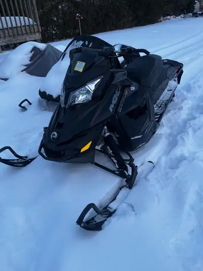 Selling my 2014 skidoo mxz x 800r etec Hand and thumb warmers, reverse, electric start has 8,000km T...