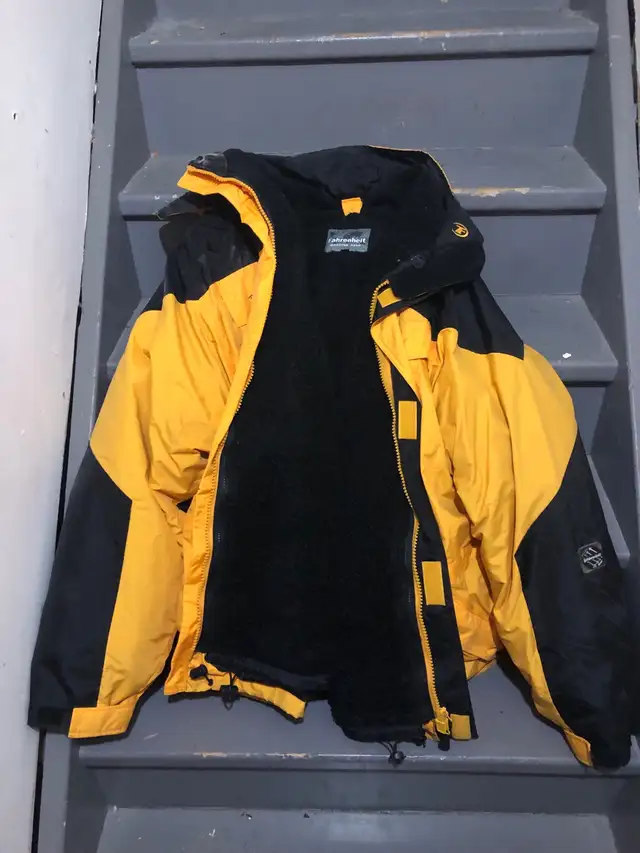 NORTH FACE JACKET in Men's in Mississauga / Peel Region - Image 8