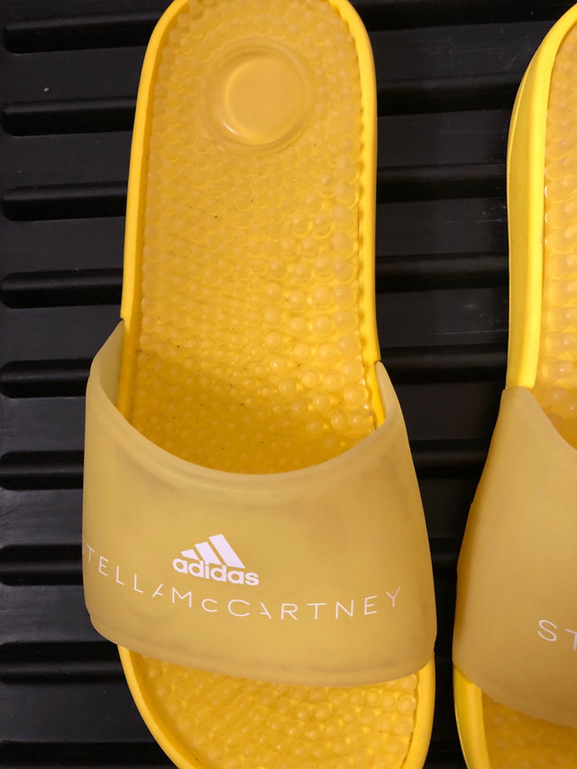 Stella McCartney x adidas yellow sandals size 5 in Women's - Shoes in City of Toronto - Image 4