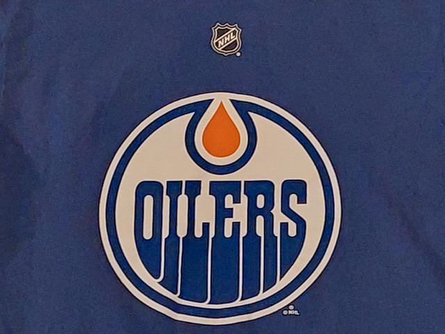Authentic RNH Edmonton Oilers Reebok shirt, mint, youth Large$10 in Arts & Collectibles in Calgary - Image 4
